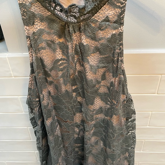 EXPRESS Floral lace tank Mock Neck Flora - Picture 7 of 12